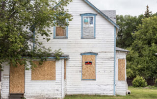 Can a home inspector condemn a house? A photo of a crumbling, boarded up old home that is unsafe to live in.