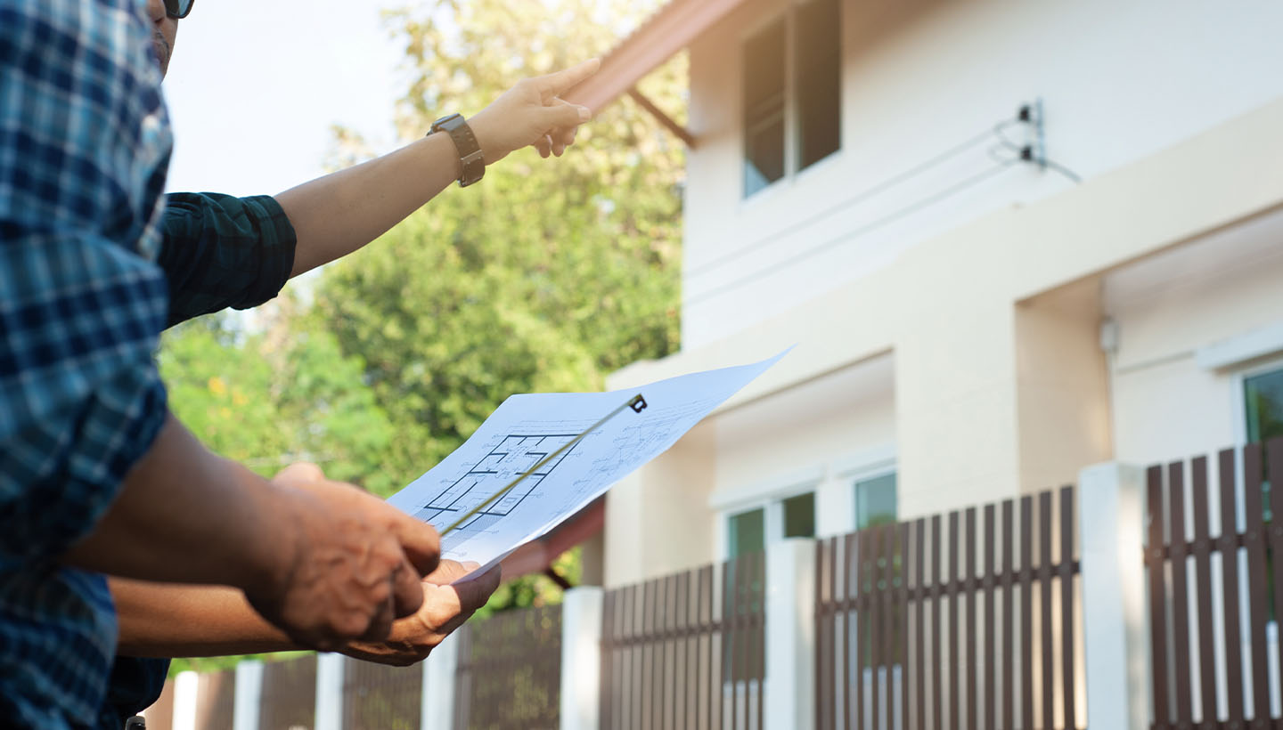 Home insurance inspections: What you need to know. Here's an inspector and a client reviewing notes